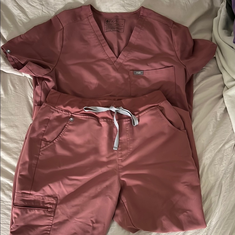 Figs Dusty Rose Scrub Ensemble